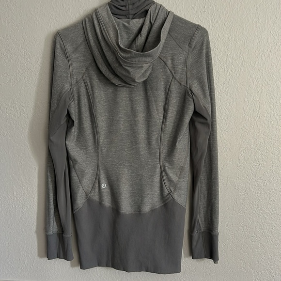 Lululemon Athletica Gray women’s hooded jacket, size 8. - Picture 2 of 7
